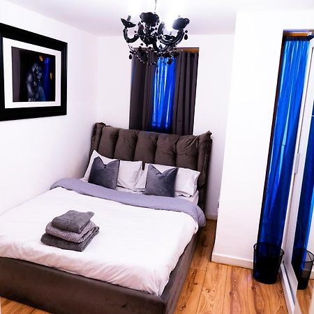 런던 1 Bed - Sleeps 2 - 7 Min Walk To Hackney Station 아파트 외부 사진